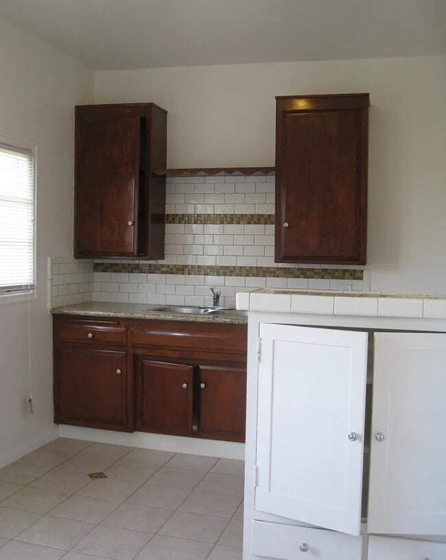 4262 W 1st St, Los Angeles, CA, 90004