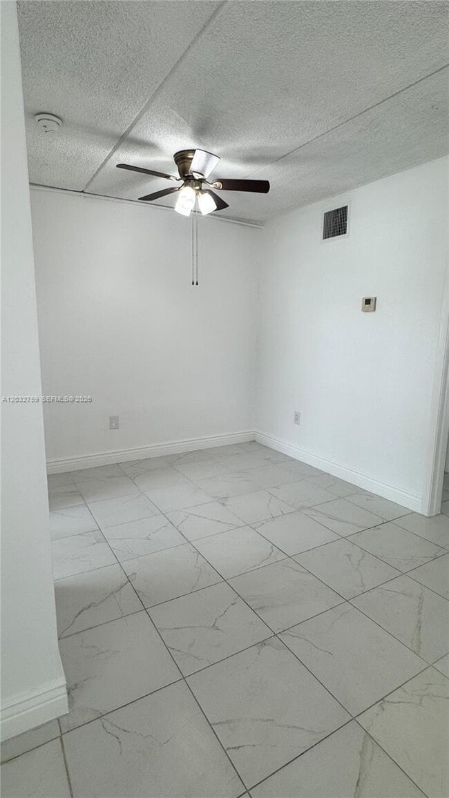 Photo - 1154 W 35th St Unidad 102