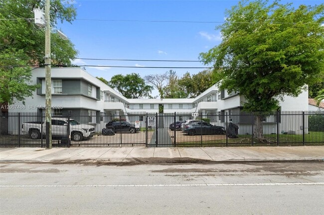 Building Photo - 541 NE 62nd St Unit 13