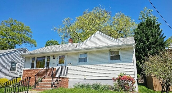 Photo - 427 Valentine St