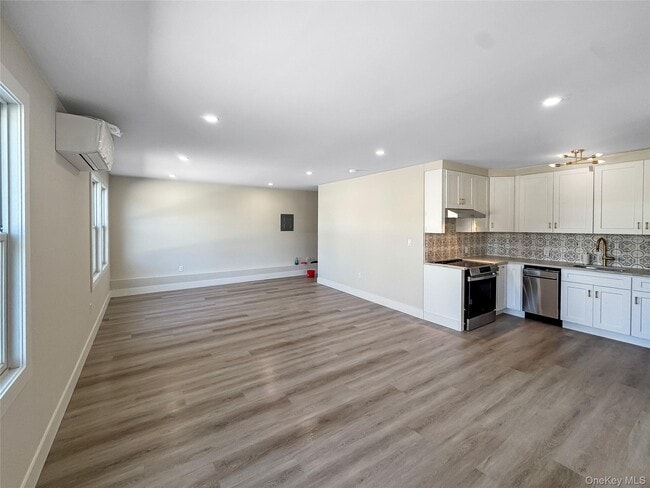 Photo - 110 Jericho Tpke Unit 2