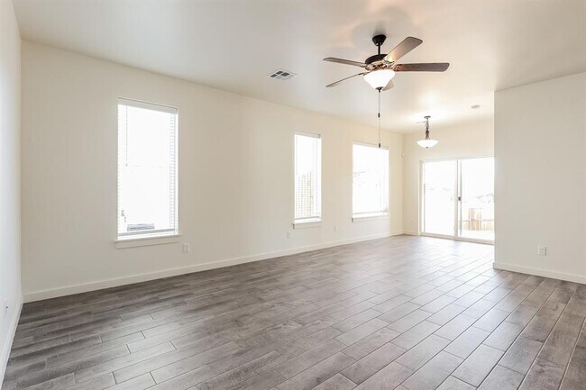 Photo - 320 W 3rd St