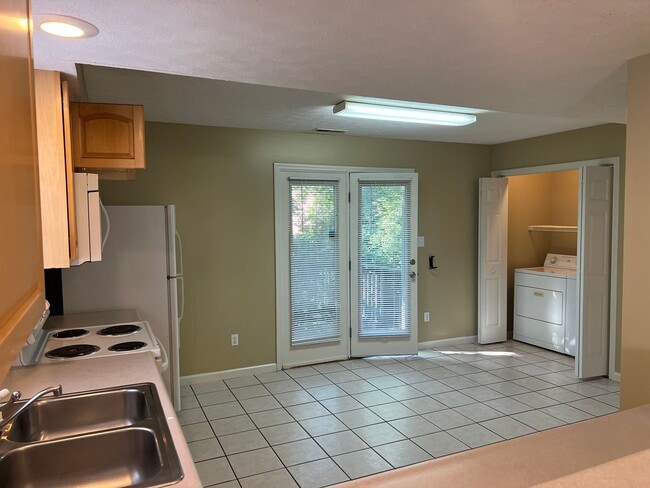 3489 S Oaklawn Cir