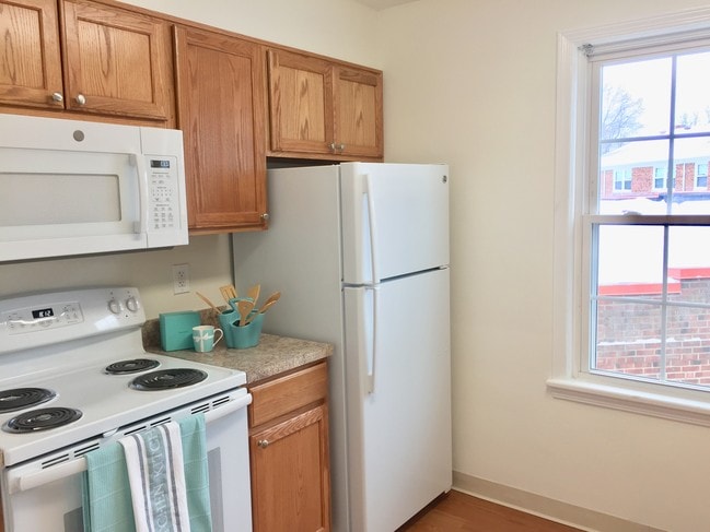 Photo - Fairmount Circle Living