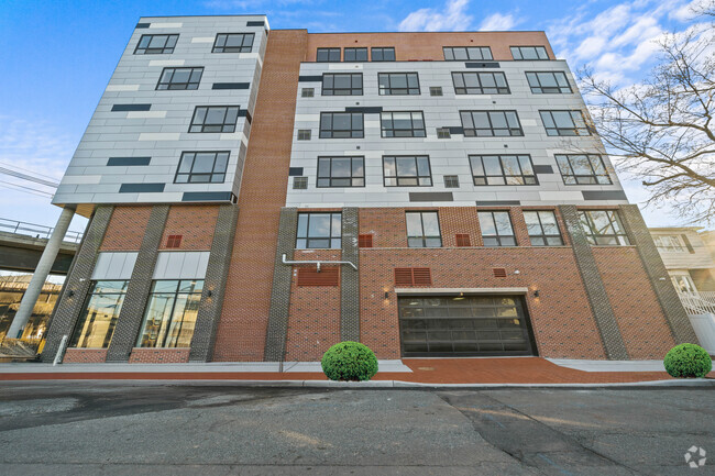 Building Photo - 17 Avenue E Rental