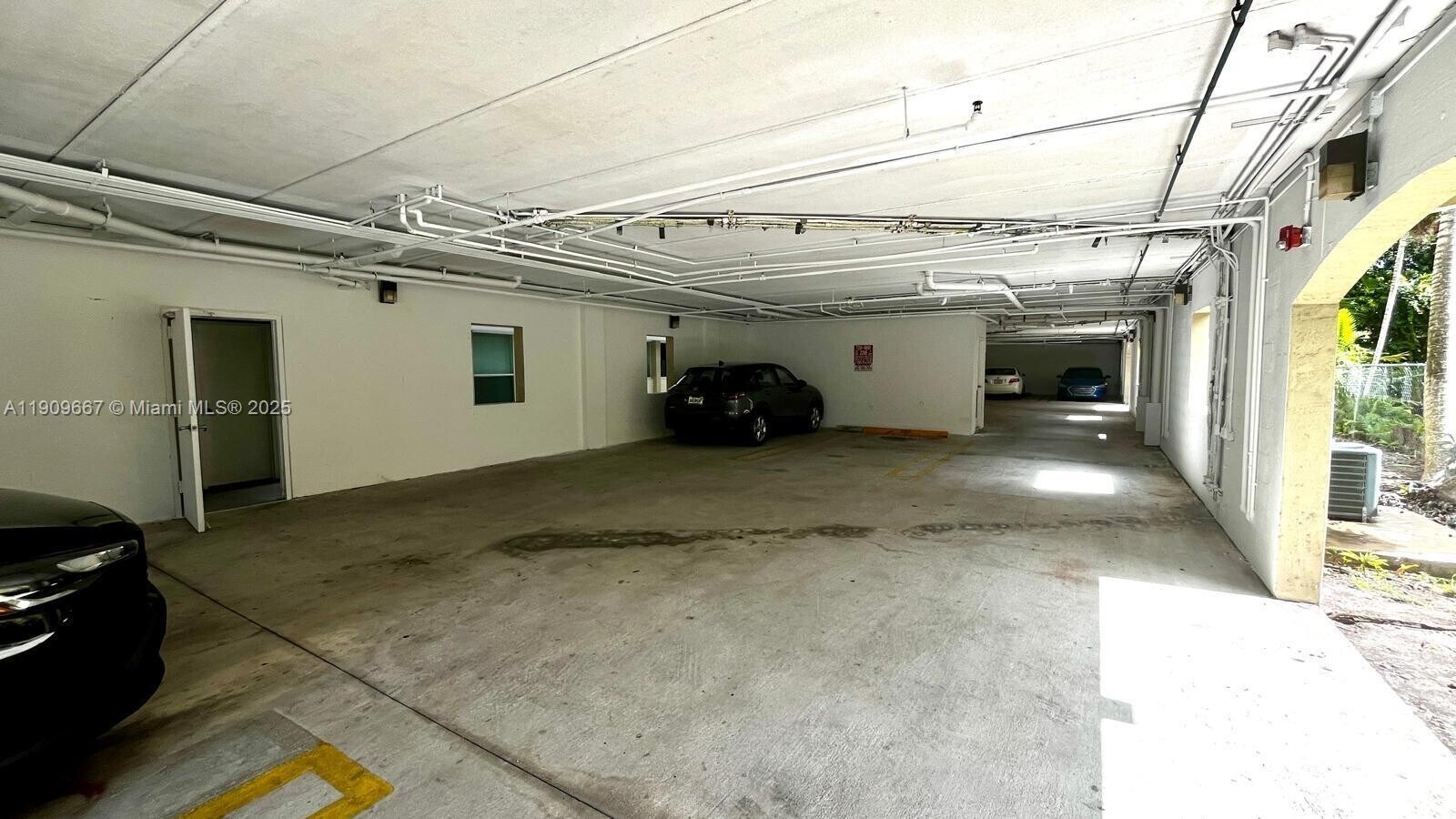 Photo - 695 SW 11th St Unidad 302