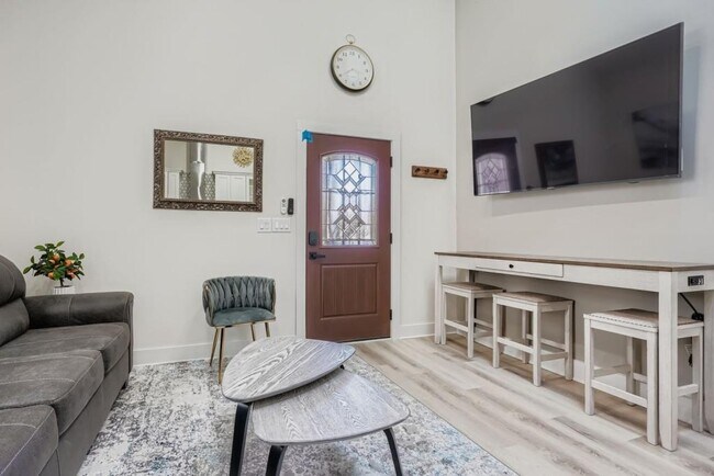 Photo - 18 Booker St NW