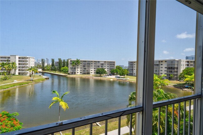 Building Photo - 2851 Leonard Dr Unit J402
