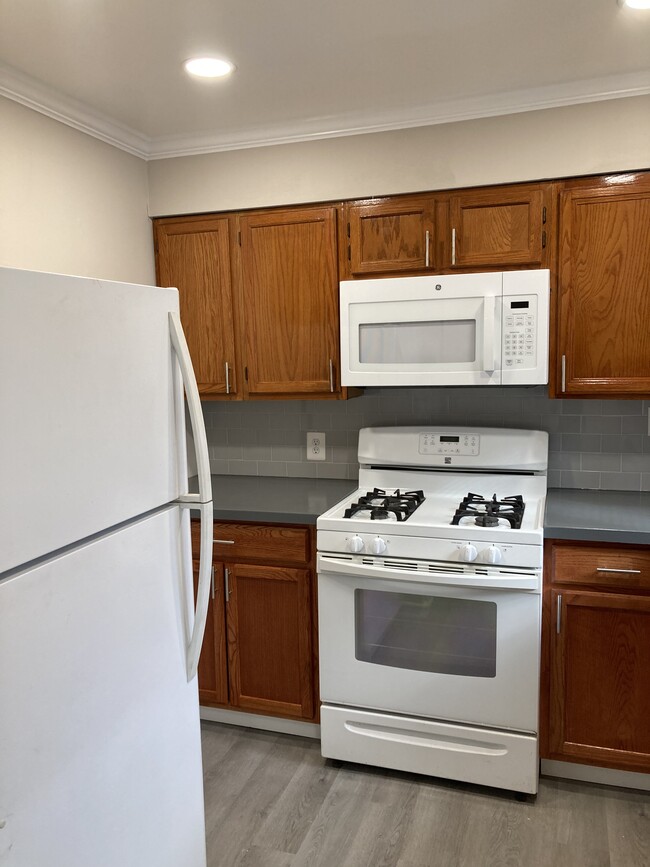 Photo - 1605 Addison Rd S