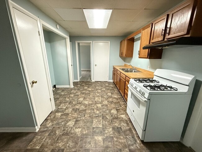 Photo - 504 N State St Unit Apt #A - Lower Left Side