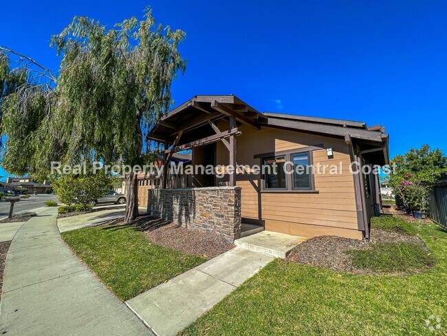 Building Photo - AVAILABLE May -  Executive Home on Private...