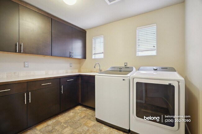 Photo - 16112-16181 81 Ave E