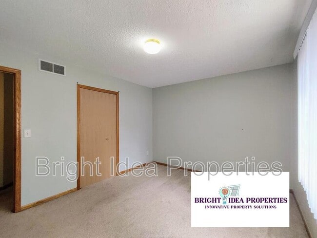 Photo - 380 Gironde Ct