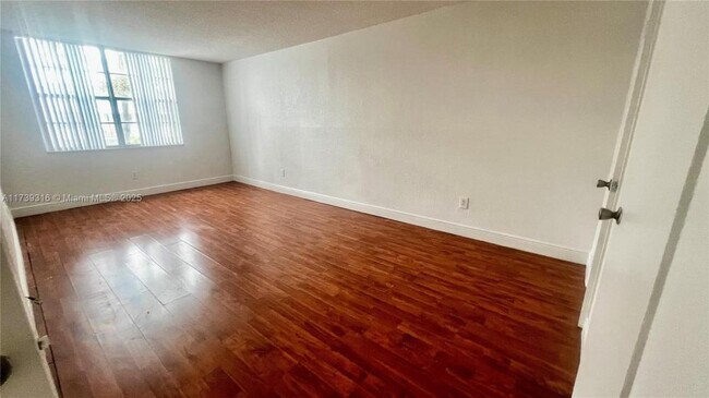 Photo - 494 NW 165th St