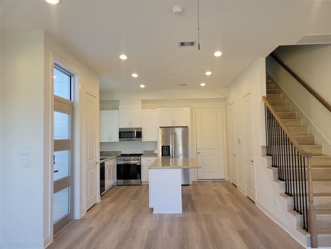 Building Photo - 5117 Briscoe St Rental