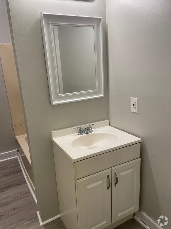 Building Photo - 556 Dixwell Ave Rental