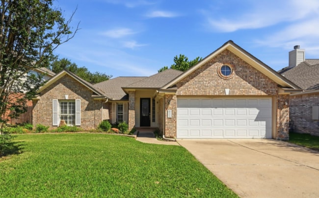 Building Photo - 905 Hunter's Creek Dr