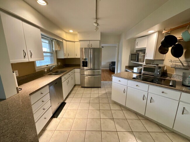 Photo - 3-bedroom, 3 bathroom, 12-month rental