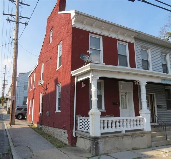 Building Photo - 781 Maple St Rental