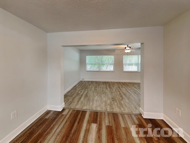 Photo - 6325 Mosby Pl