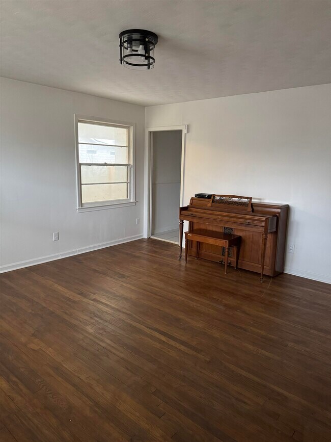 Photo - 2404 Perry Cove