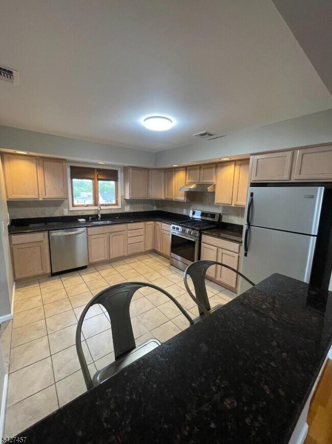 Photo - 254 Crystal St