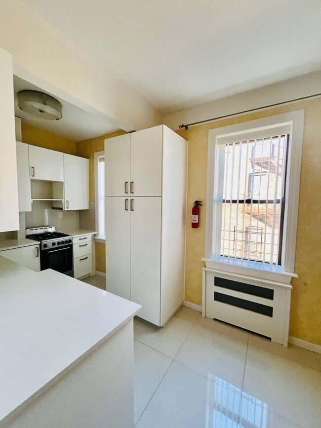 Building Photo - 3130 Brighton 6th St Unit #6