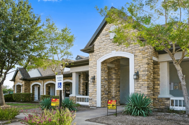 Champion Townhomes on the Green