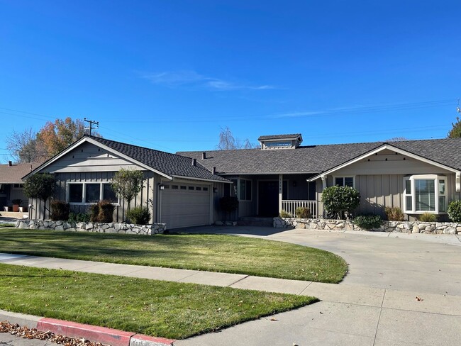 Wonderful three bedroom home in S. Salinas - Wonderful three bedroom home in S. Salinas