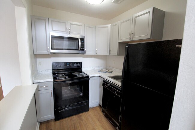 Photo - 1420 Bradley Dr