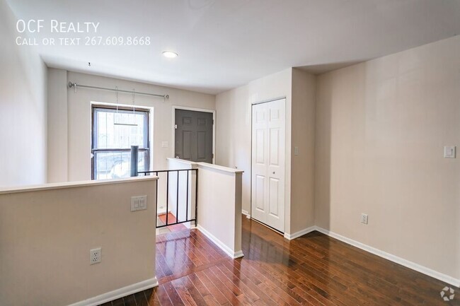 Building Photo - Two Bed Queen Village Apartment Unit A