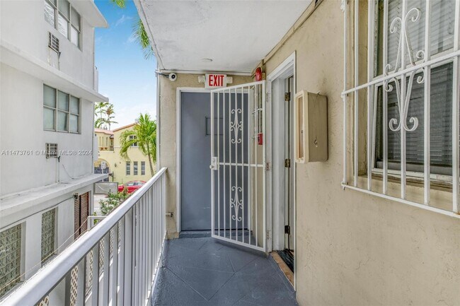 1357 Collins Ave Unit A4