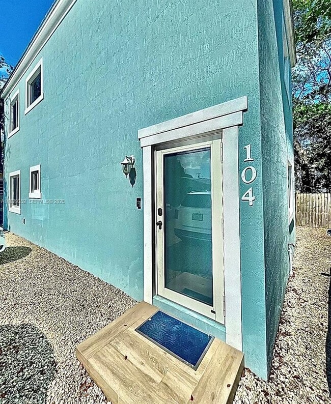 Photo - 104 Poinciana Dr