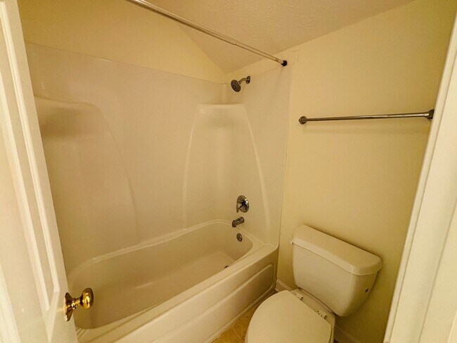 1030-1060 - Elk Drive