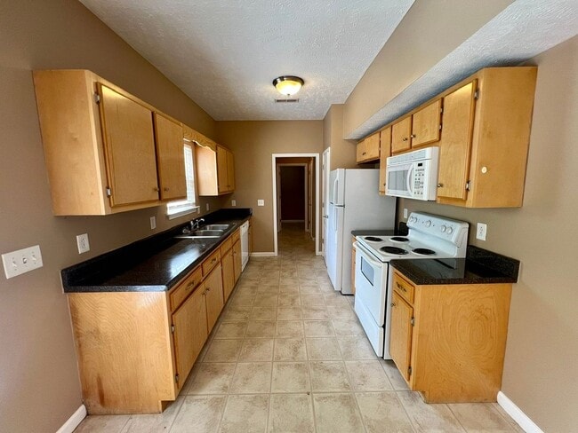 Photo - 3 Bedroom 2.5 Bath Home in Oxford Hall - South Murfreesboro *New Carpet*