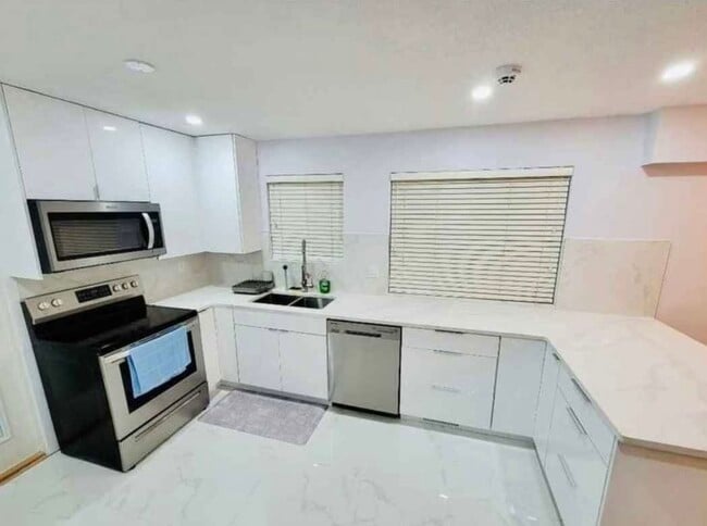 Photo - 1871 Coquitlam Av