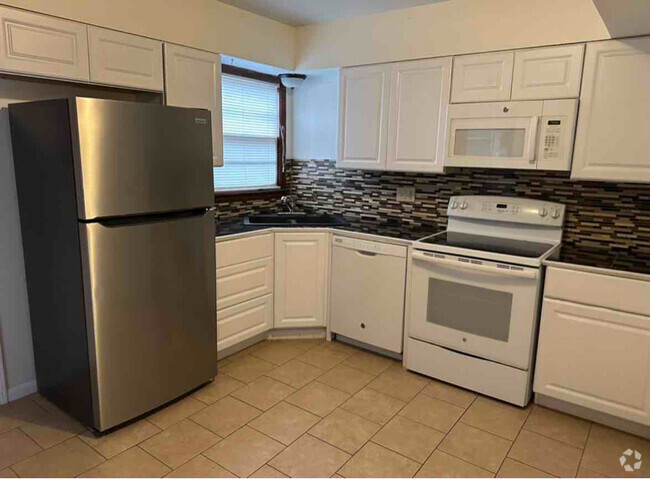Building Photo - 429 N Derby Ave Rental