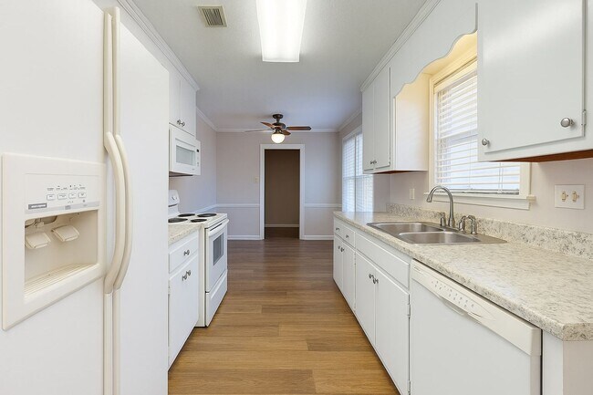 Photo - 1806 Heatherton Dr