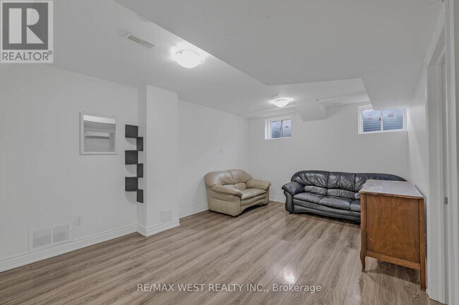 Photo - 25 Faders Dr