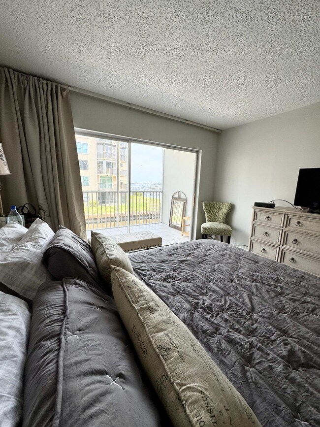 Photo - 100 Waterway Dr S Unit 204