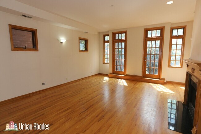 Photo - 824 W Buckingham Pl Unit M04R