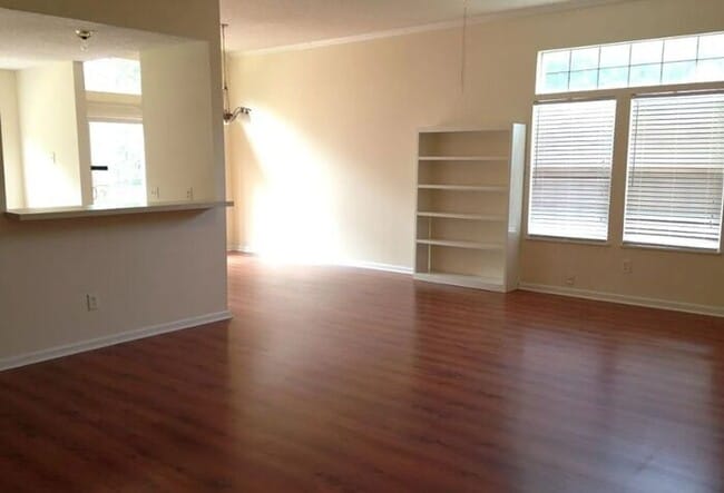 Photo - 316 Pin Oak Dr