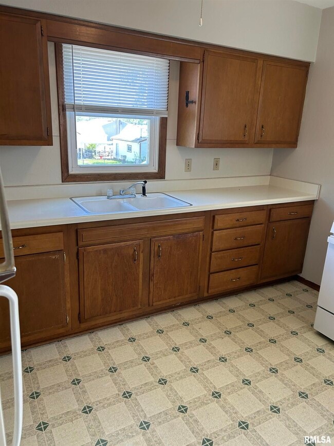 Photo - 405 Keller St