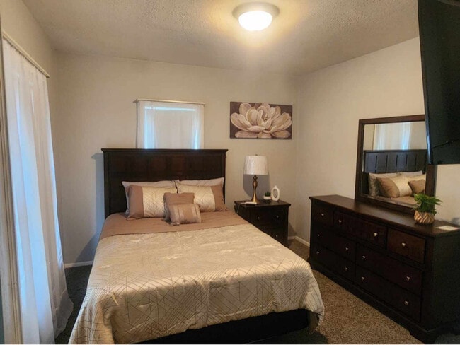 Photo - 369 E Tuscarawas Ave