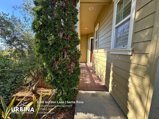Photo - 1386 Gordon Ln