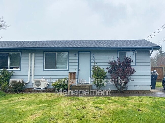 Building Photo - 588 NW Oak Ave