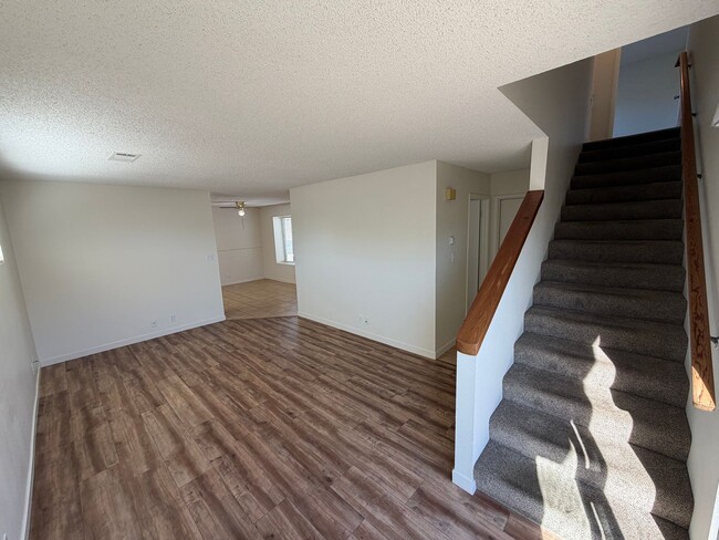 Photo - 837 E Cook St