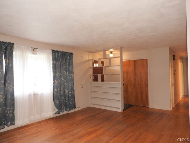 Photo - 504 Hillsboro Pkwy