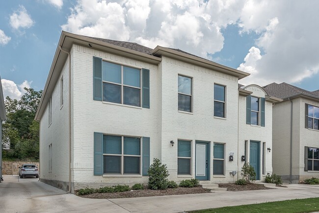 Photo - 2709 McCart Ave Unidad 109