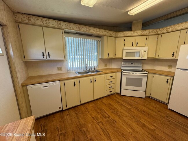 Photo - 1894 Coco Plum St NE